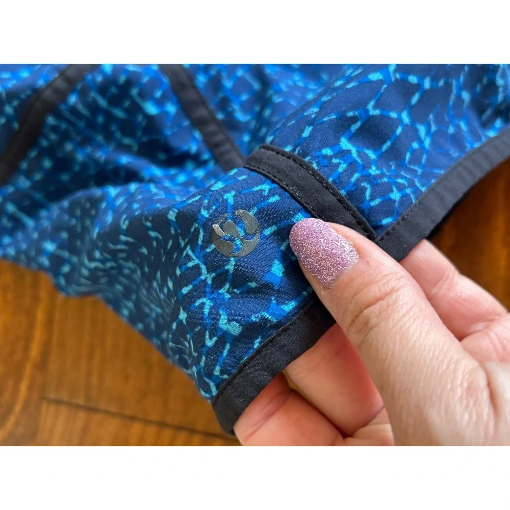 Lululemon Run Speed Shorts Blue Geometric Pattern Turquoise‎ Waistband Size 10